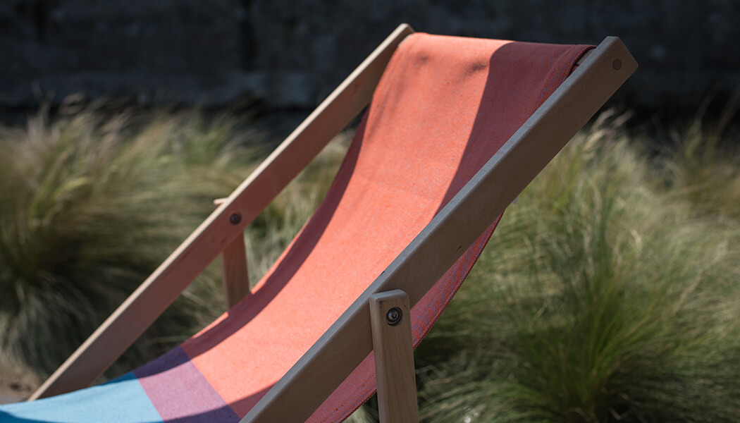 Weltevree-beach-chair-red-blue