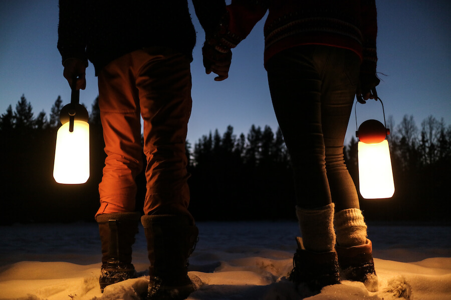 Weltevree-guidelight-walking-in-snow