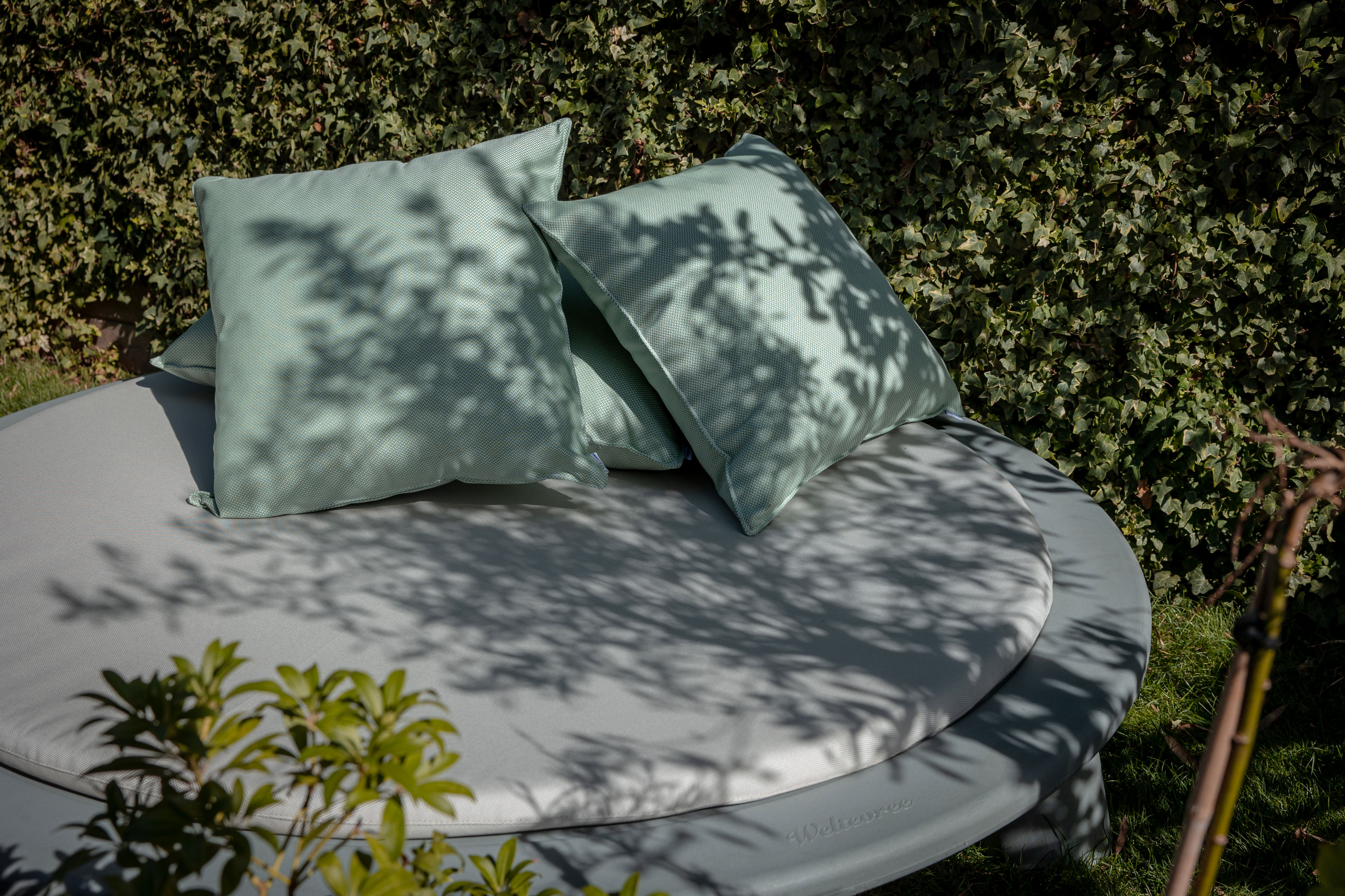 Weltevree-flying-dishman-tree-shadow-pillows