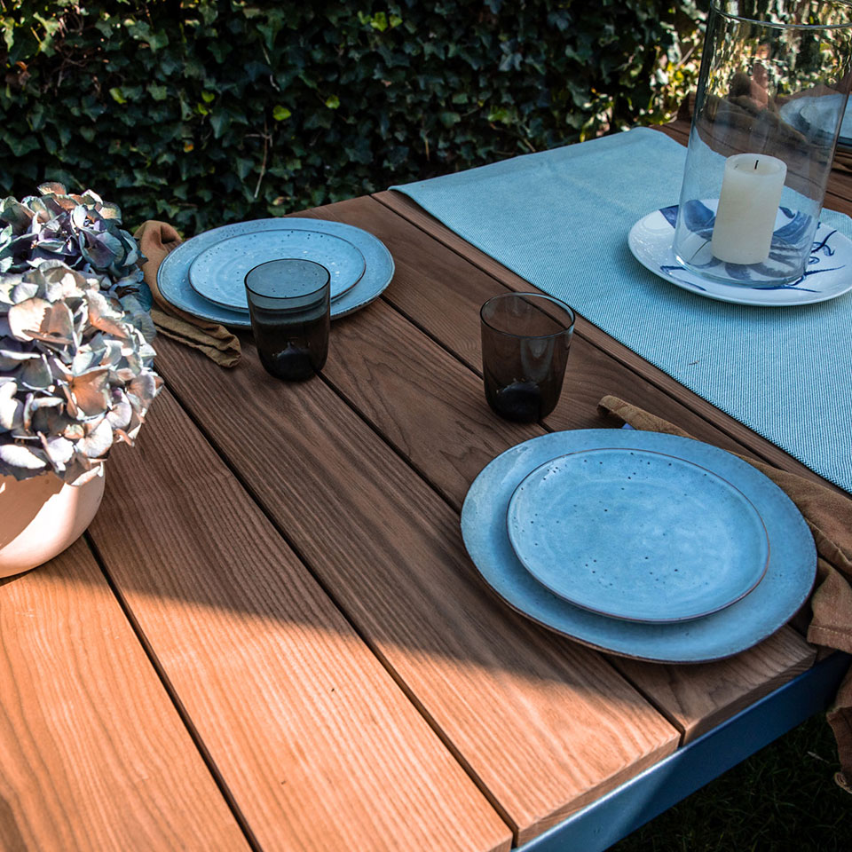 Weltevree-bended-table-wood-outside-dining