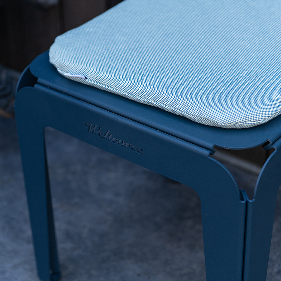 Weltevree-blauw-bended-stool-kussen