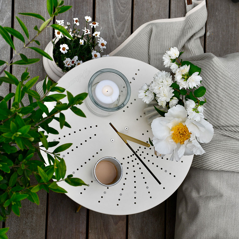 Weltevree-sundial-table-garden-flower