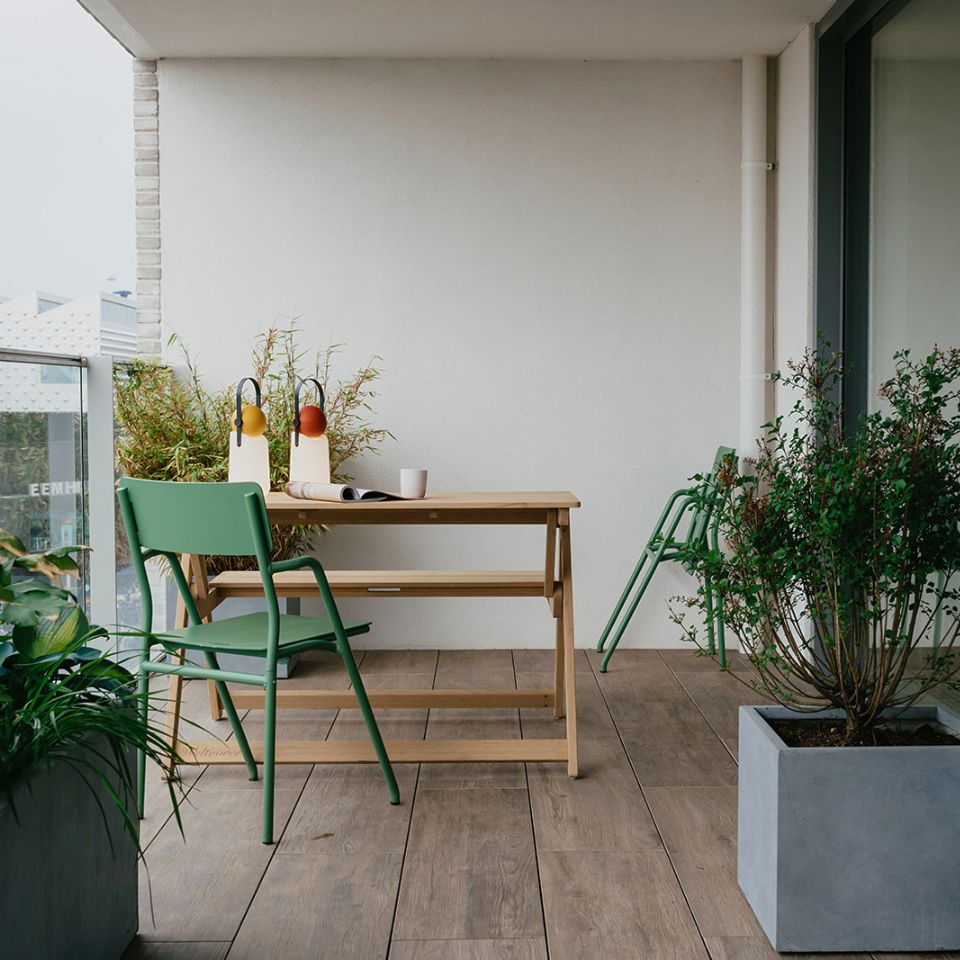 FOLDING PICNIC TABLE