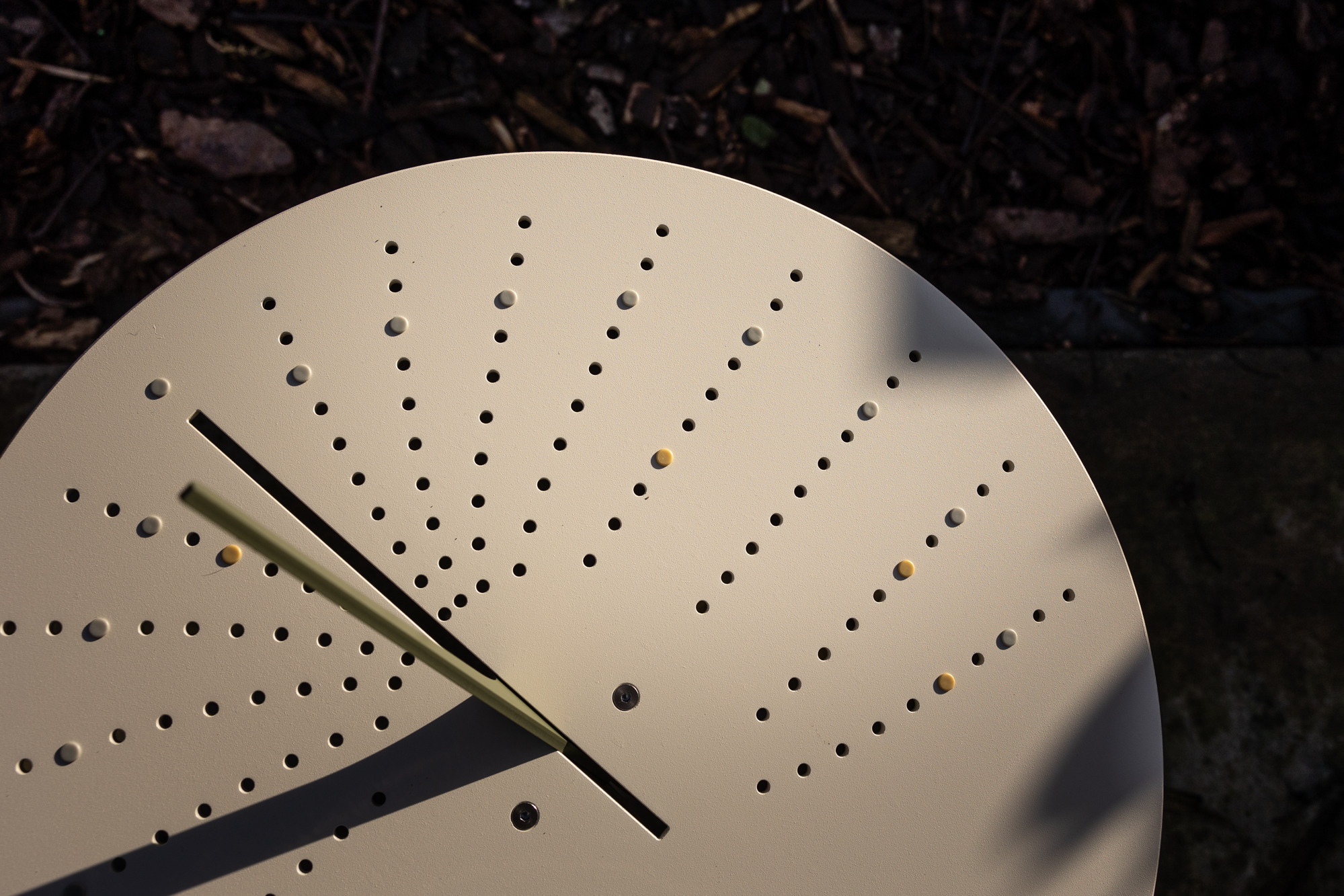 Weltevree-sundial-table-oben-schatten