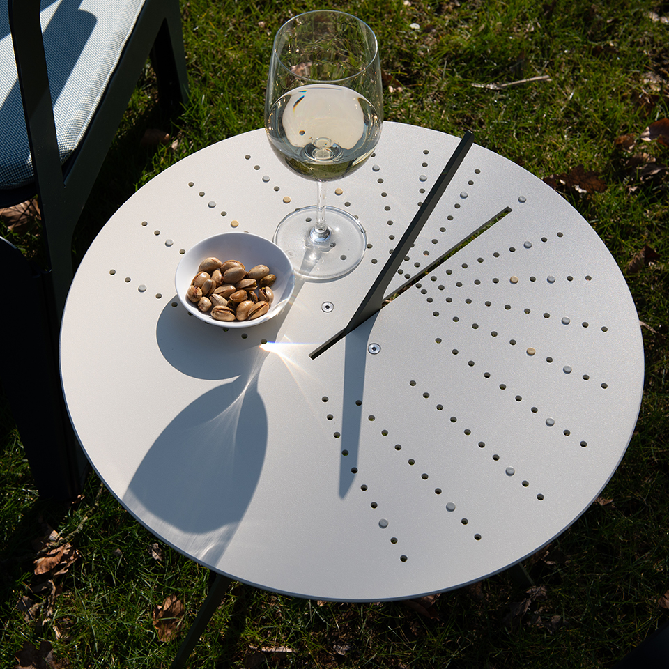 Weltevree-sundial-table-wine