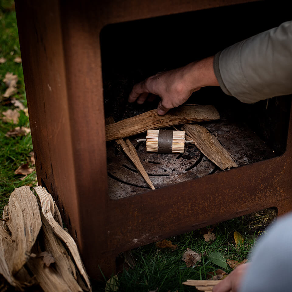 Weltevree-k-lumet-building-a-fire