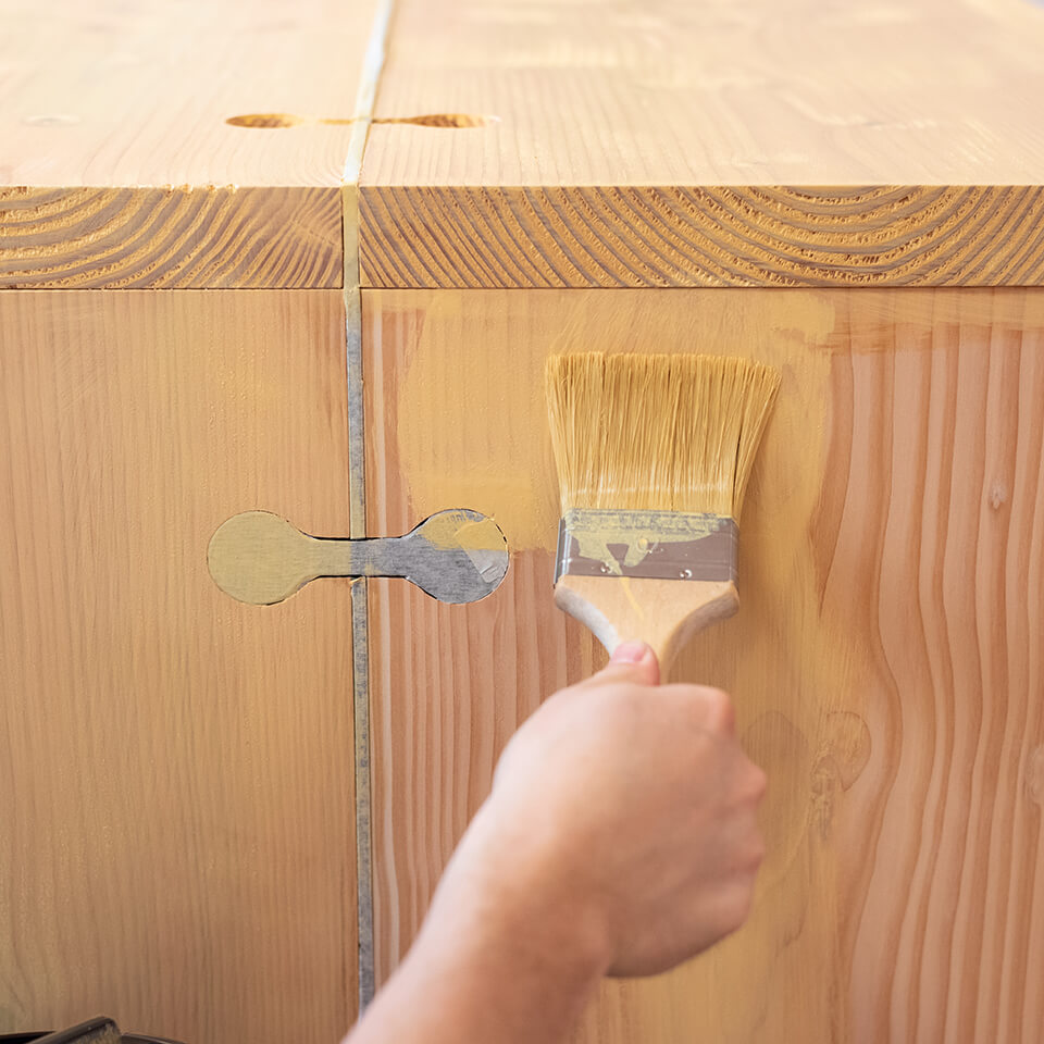 Weltevree-applying-wood-kit-maintenance