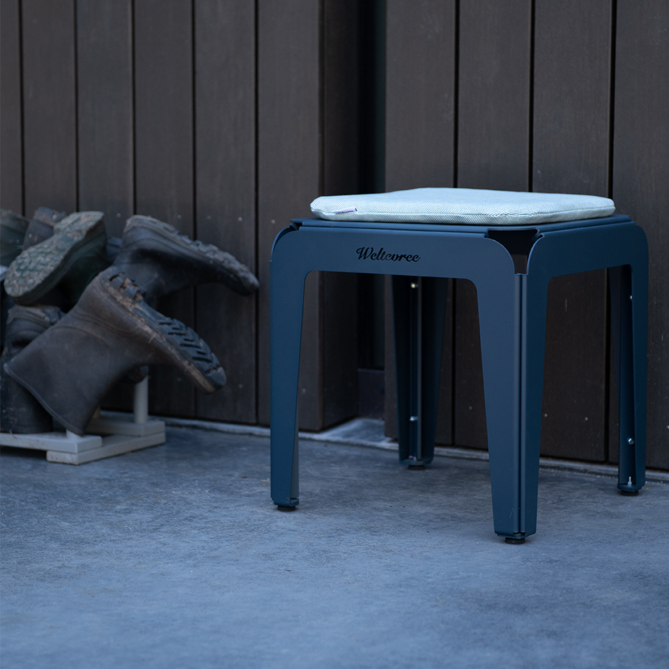 Weltevree-bended-stool-kissen-aluminium