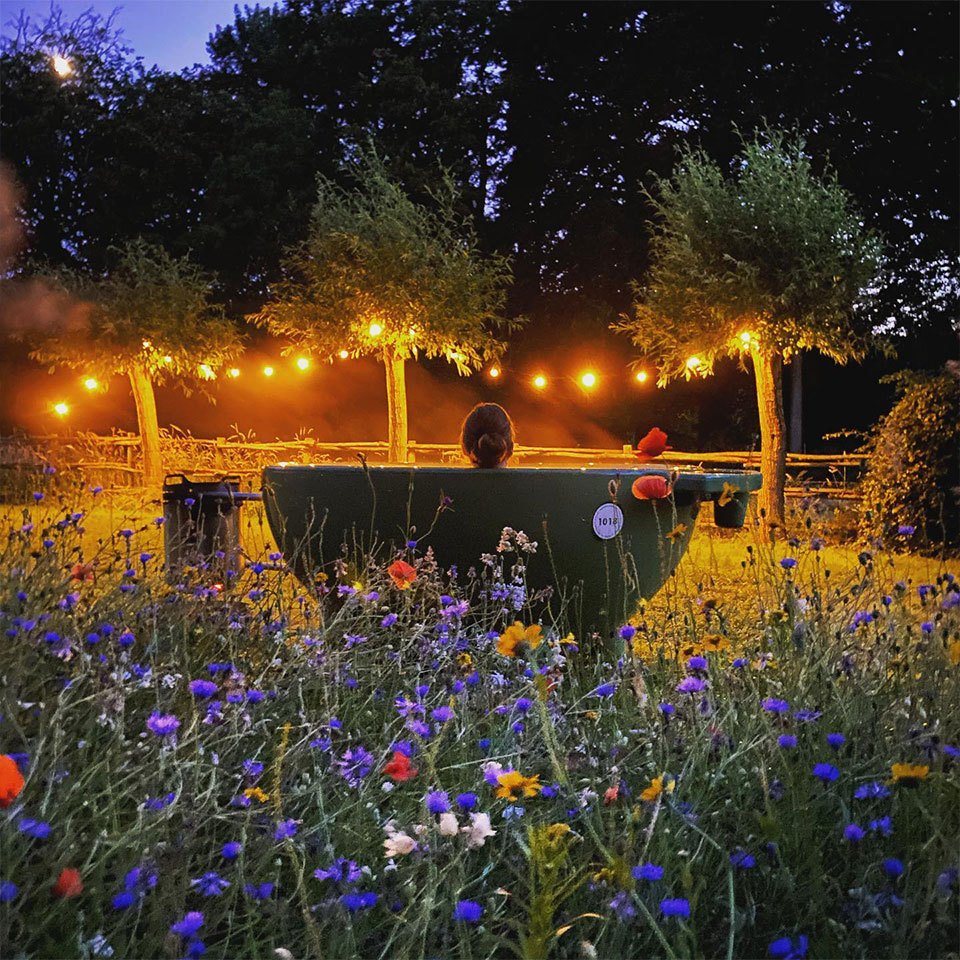 Weltevree-dutchtub-bloemenveld-lichtjes