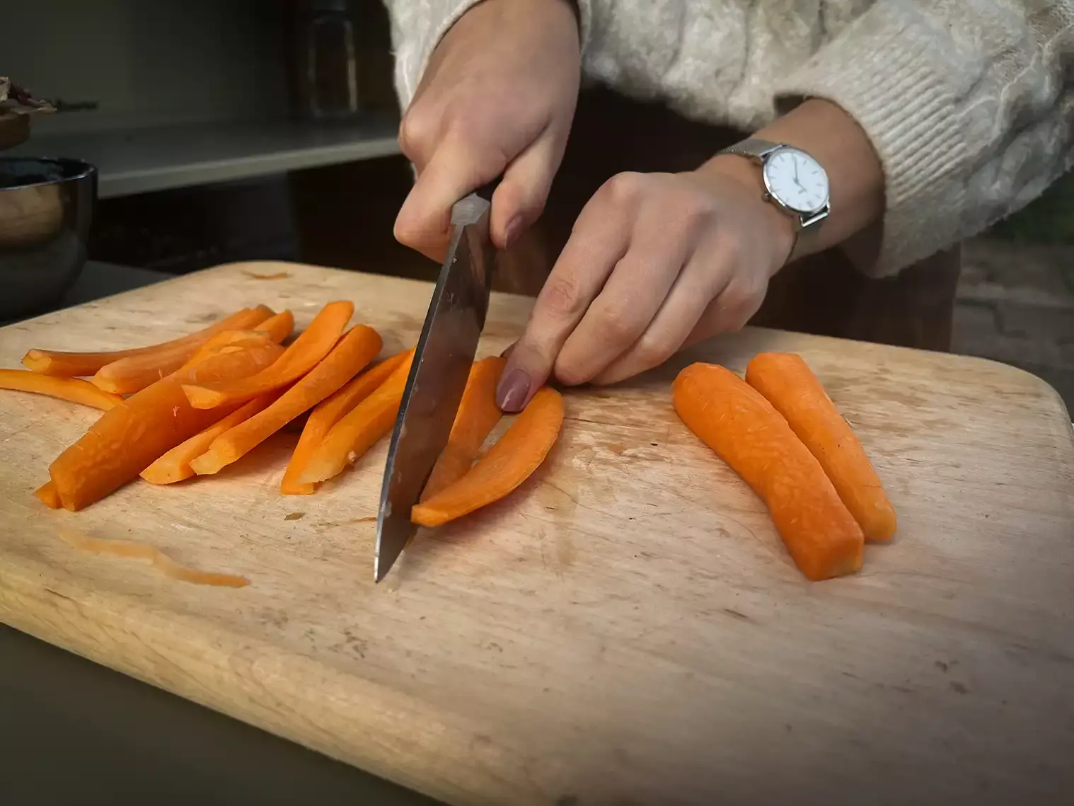 Weltevree-cutting-carrots