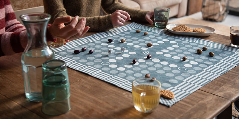 Weltevree-tea-towel-playing-games