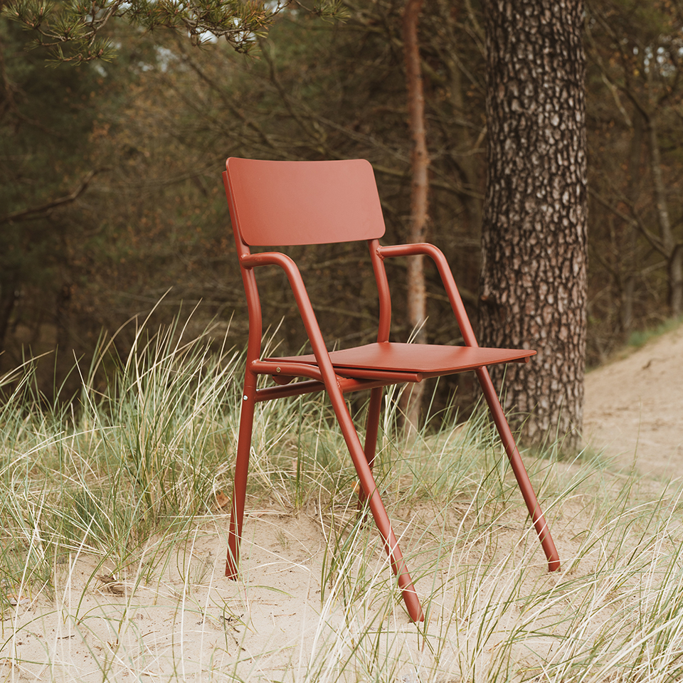 Weltevree - Flip Up Chair - Klapstoel Buiten, Tuinstoel, Vouwstoel, Kampeerstoel, Camping Stoel Opvouwbaar - Aluminium - Gepoedercoat - Rood RAL 3009