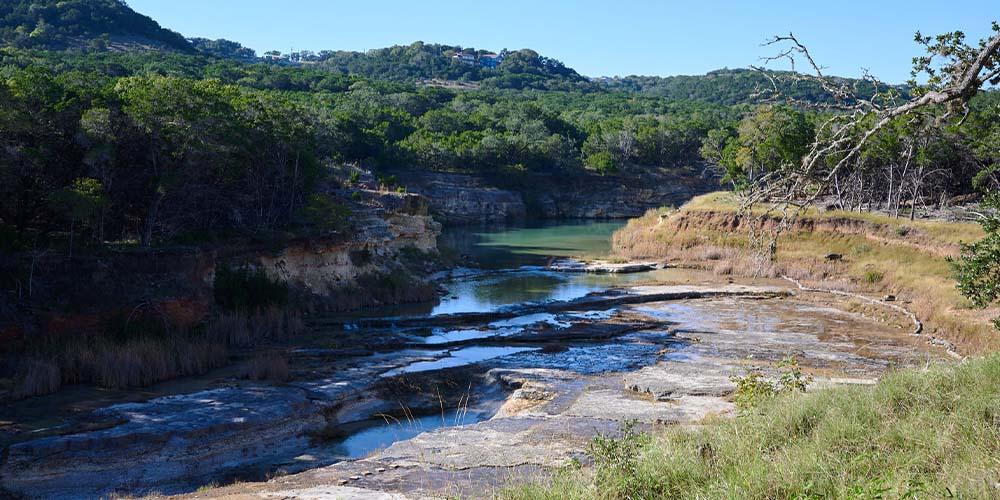 Enjoy nearby attractions such as Canyon Lake. 