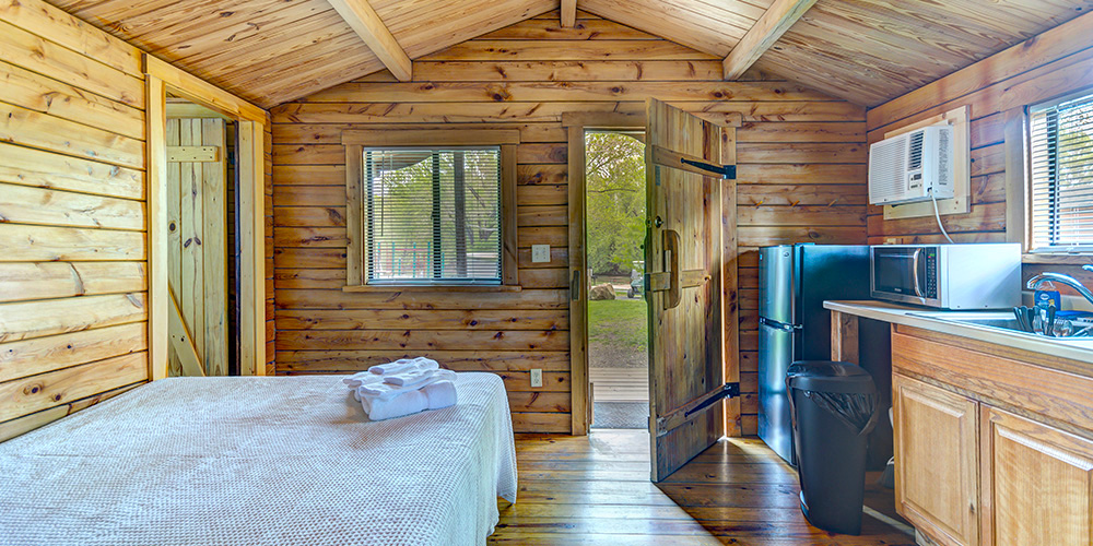 Choose from 13 cabin types when staying at our New York Camp-Resort.