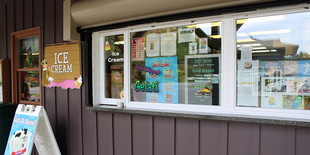 Enjoy access to food and ice cream with your New Jersey swim club membership at Jellystone Park™ South Jersey.