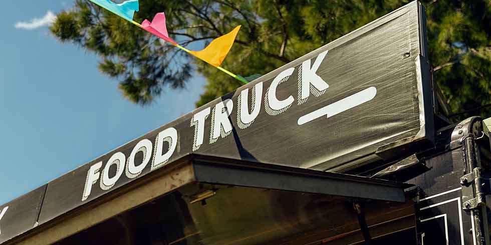 Sign that says, "food truck" at the Texas Food Truck Showdown