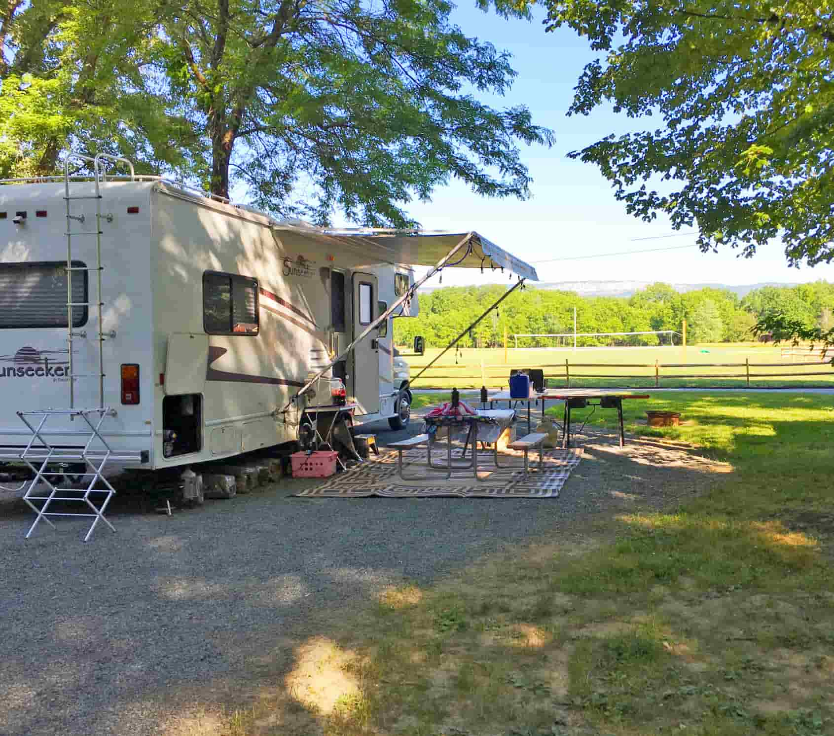 Yogi Bear's Jellystone Park™: Lazy River Gardiner NY Ways To Stay