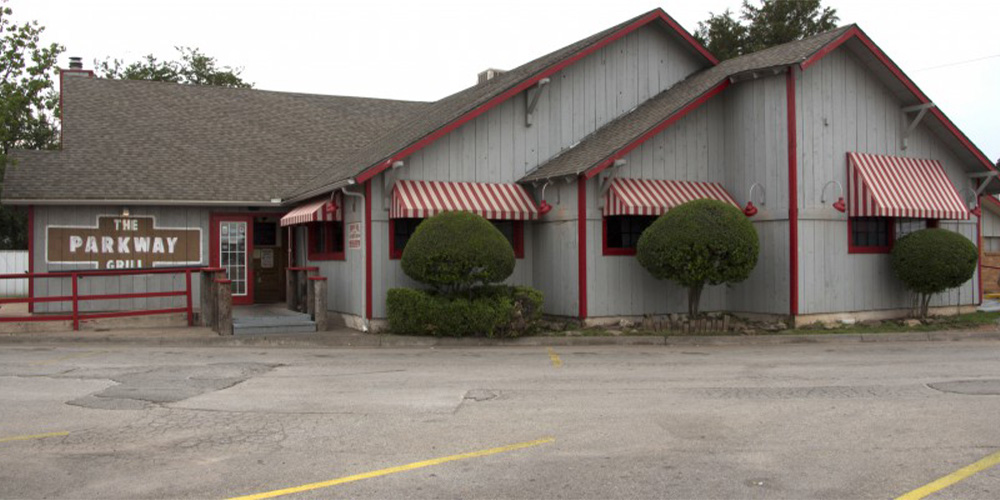 Enjoy a great Wichita Falls Restaurant when you go to the Parkway Grill.