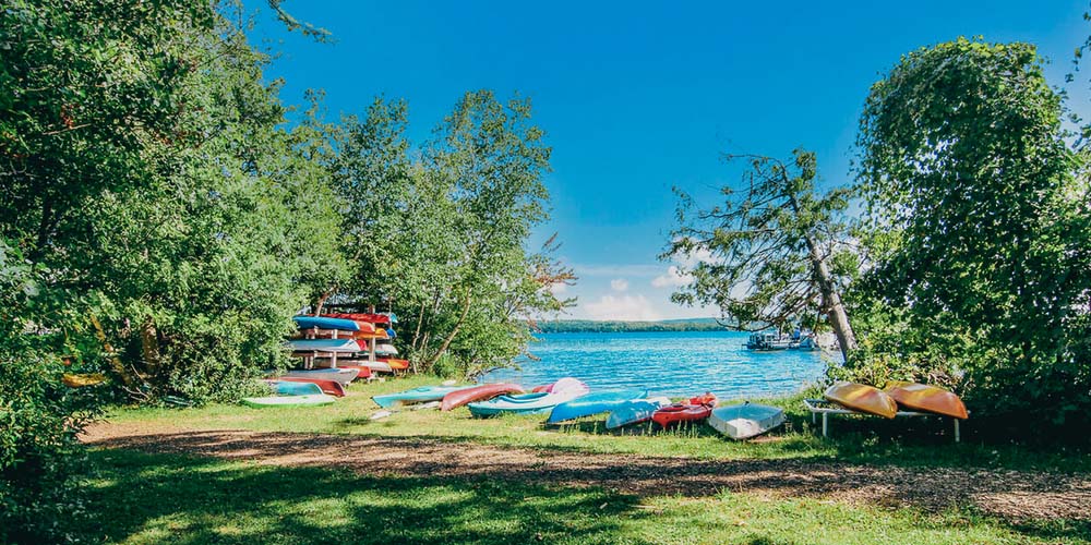 With lakefront access and included attractions, Leelanau Pines Campground is one of the best campgrounds in Traverse City, MI. 