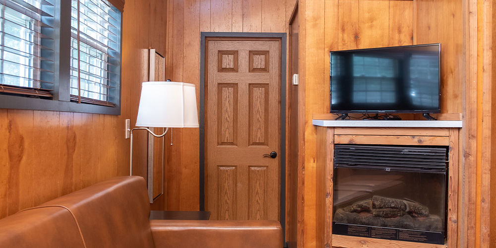 Your romantic getaway in Texas start at one of our Luxury Cabins!