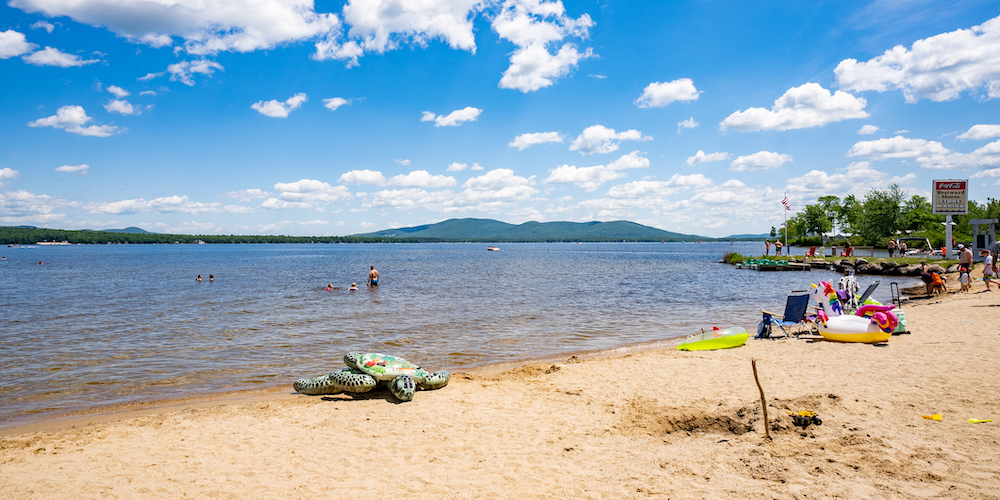 Take advantage of our Lake Ossipee rentals and enjoy paddle boats and stand-up paddle boards.