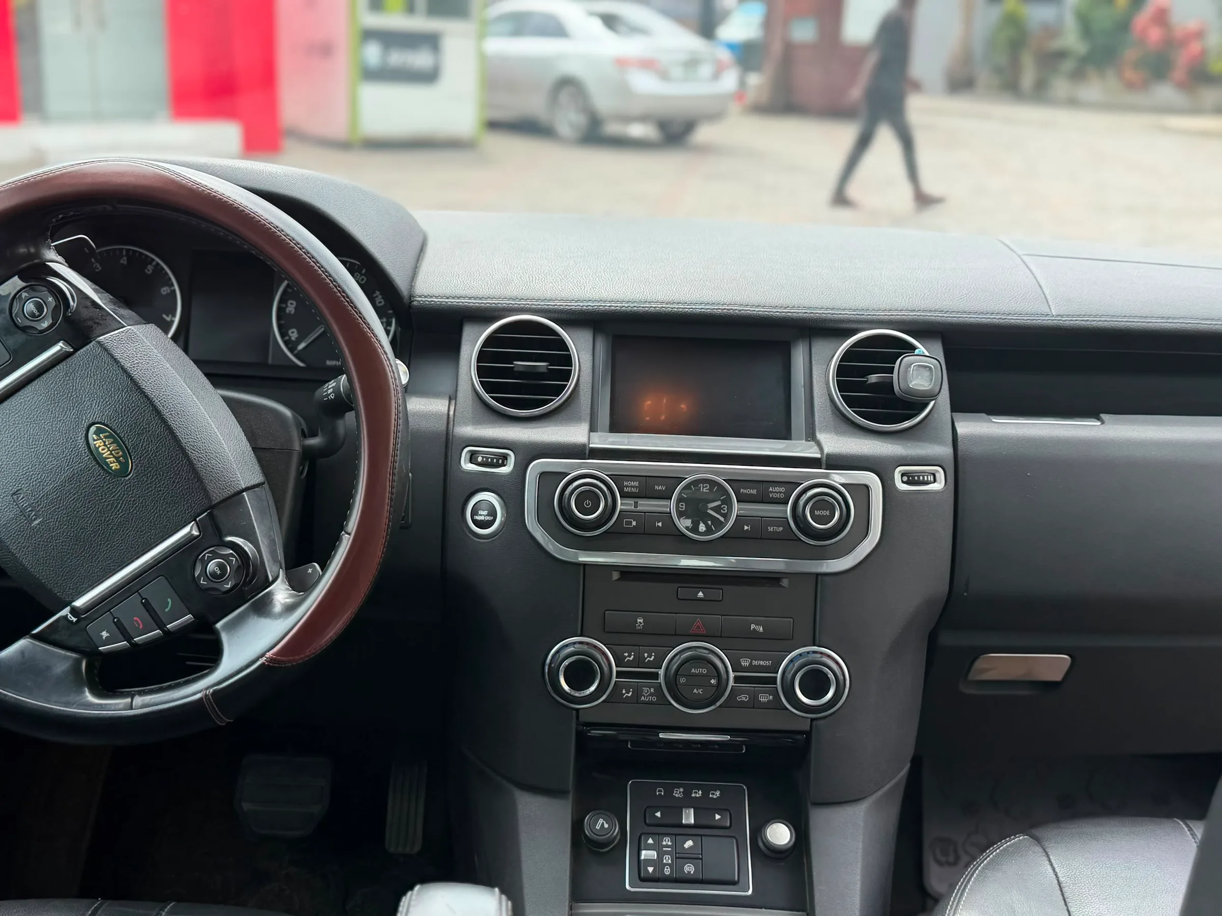 2017 Land Rover LR4 HSE, photograph 5