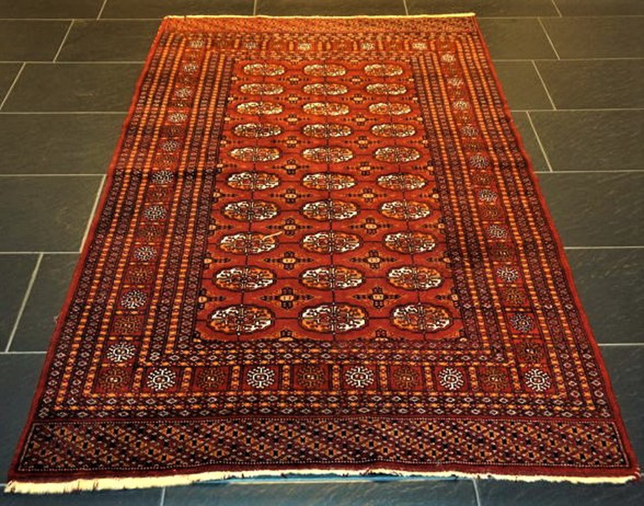 Image 1 of Buchara Jomut tapijt