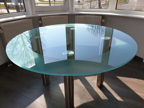 Montel tafel met glazen blad