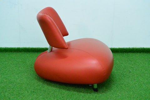 Red leather Leolux Pallone design armchair