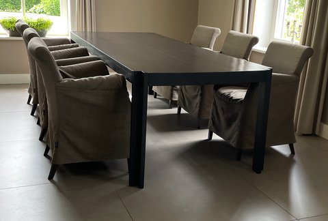 Linteloo dining room table