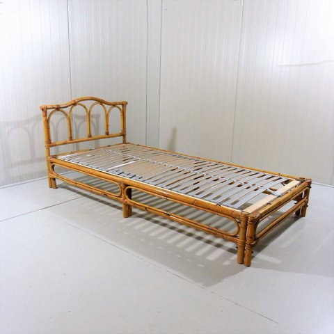 Rotan-Bett, 1970er Jahre