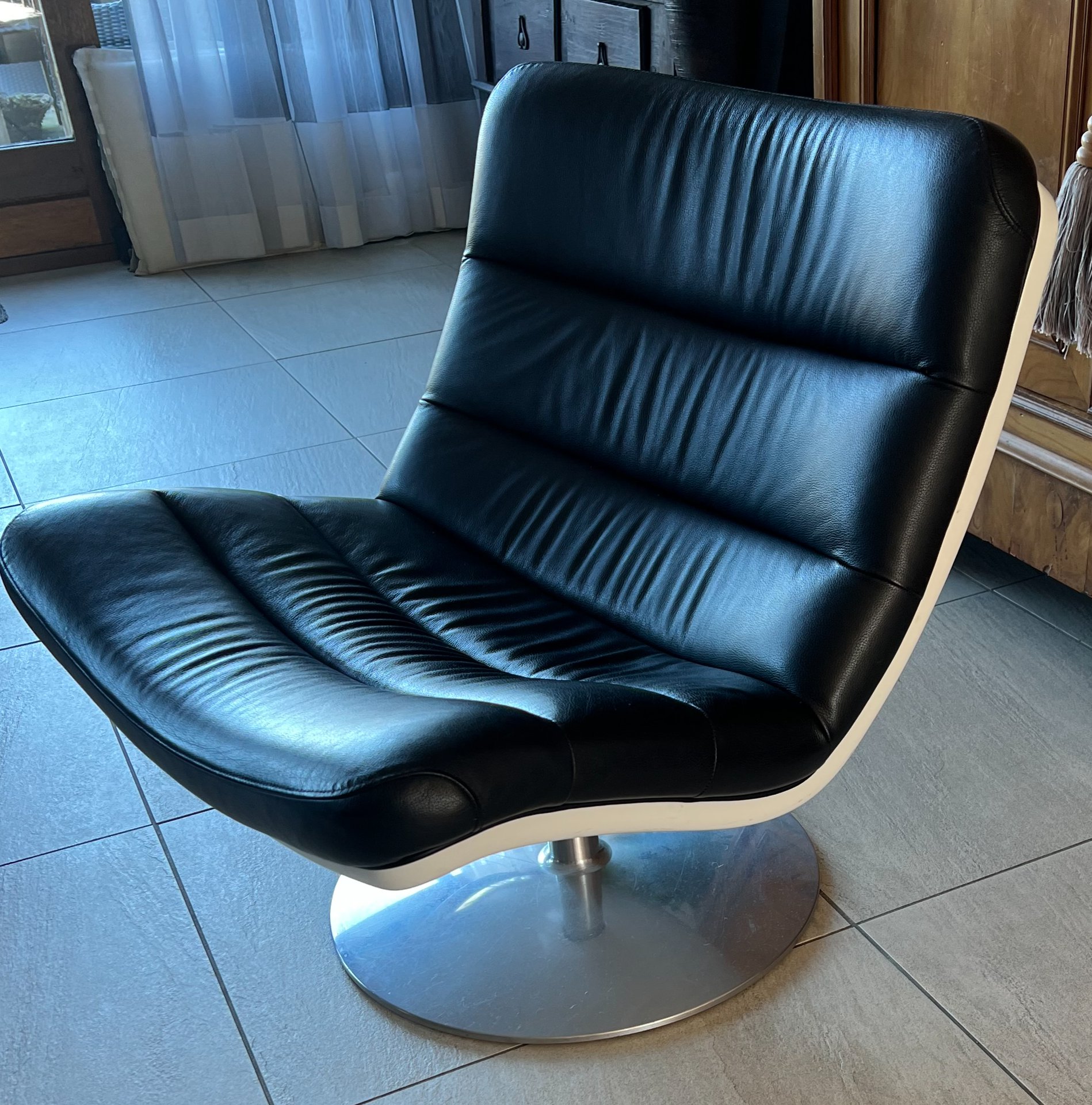 Bloesem man Hou op Artifort draaifauteuil | € 250 | Whoppah