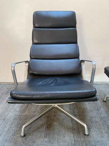 Vitra EA 222 Lounge Chair + hocker