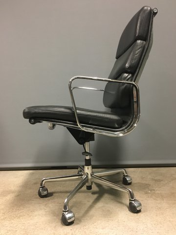 Charles & Ray Eames for ICF EA219 office chair