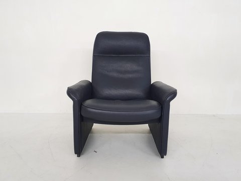 De Sede DS50 dark blue leather lounge chair, Switserland 1980's