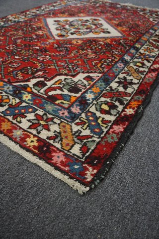 Hand-knotted rug/carpet with tassels, Oriental pattern and colours, 167 x 106 cm