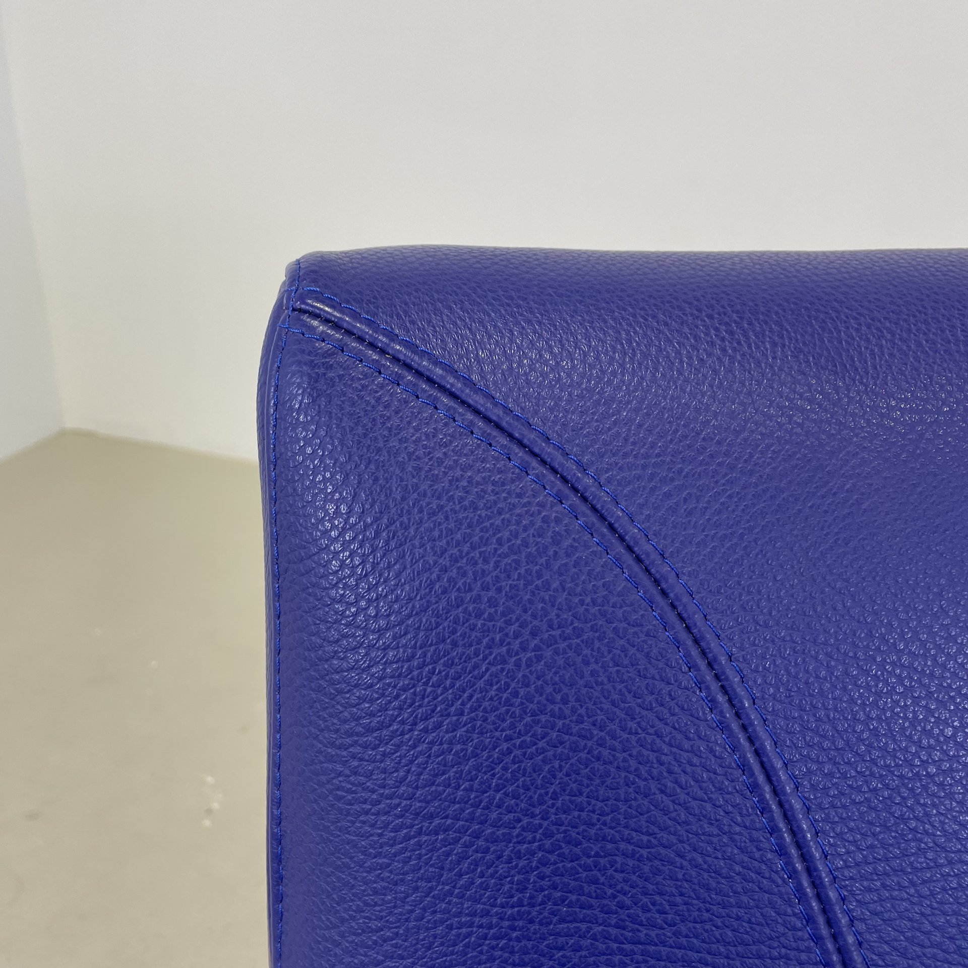 Leolux Dolcinea armchair blue, € 1,050