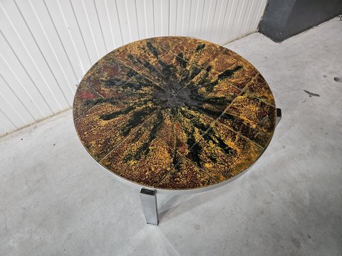 Round tiled table, fatlava