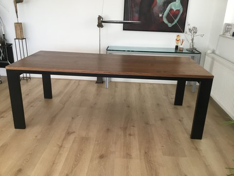 Harvink dining table