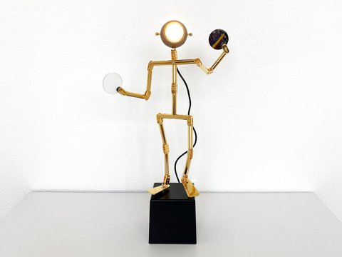 Ygnacio Baranga, Osqar goud kleurige tafellamp