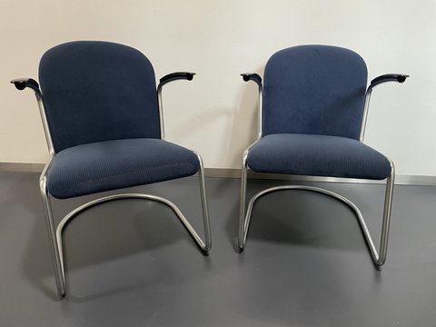 2 Gispen 413 fauteuils