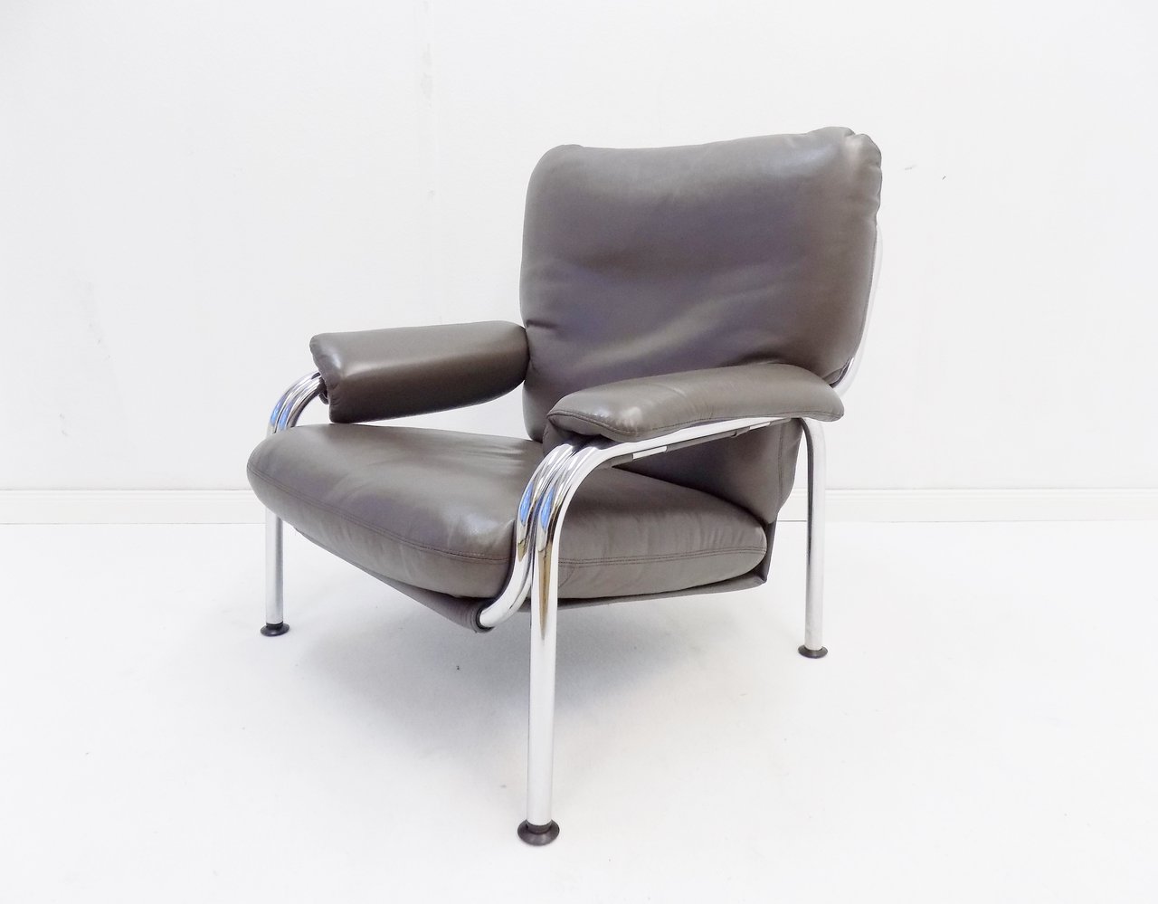 Image 2 of De Sede Kangaroo leather armchair by Hans Eichenberger