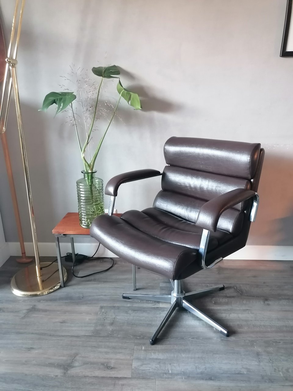 Image 3 of Mid century chair