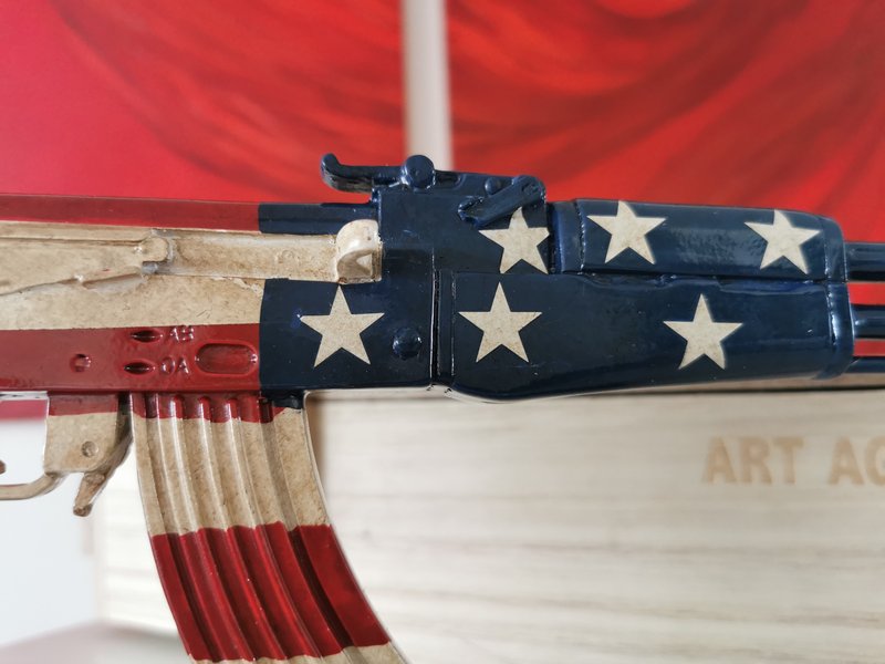 Van Apple - Art Against War - USA AK47 Peace Edition