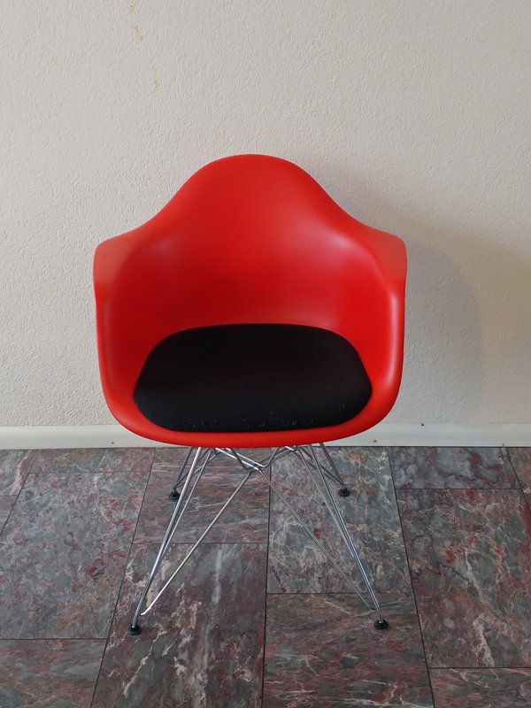 2 x Vitra Eames plastic armchair DAR