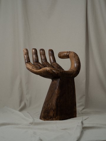 Vintage sculpturale houten handstoel
