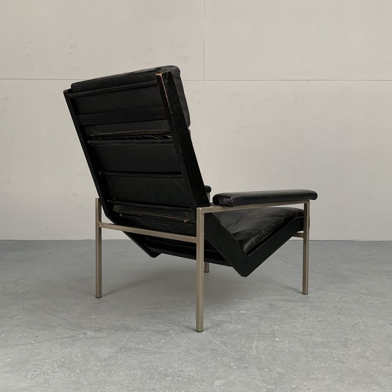 Lotus model 1611 Lounge Chair van Rob Parry voor Gelderland