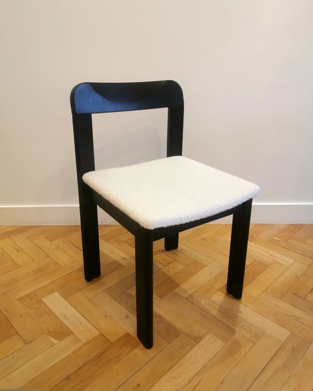 Image 5 of X6 dining chairs in wood