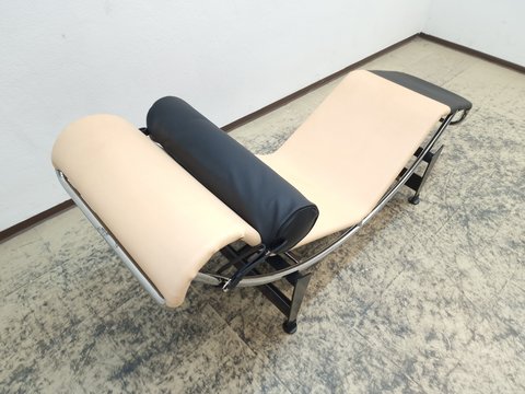 2x Cassina Lc4 Louis Vuitton lounger chaise longue