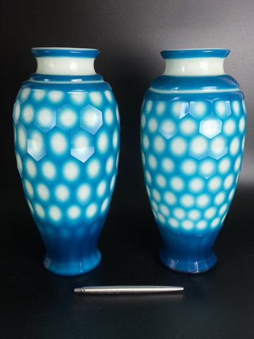 Vintage Chinese glass baluster vases - 2 stuks
